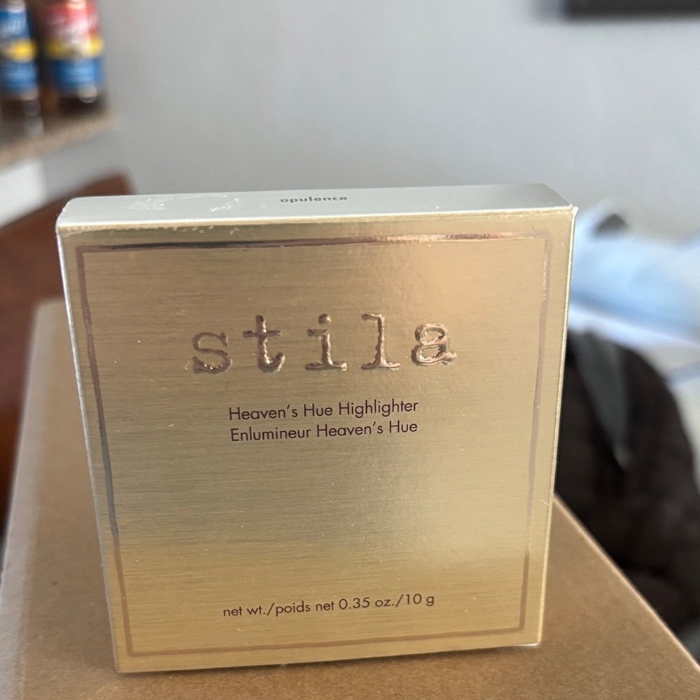 Stila Heaven's Hue Highlighter - Opulence Gold Compact